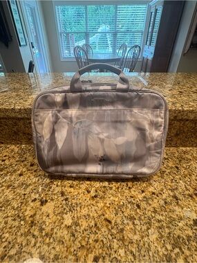 Tumi Voyageur Monaco hanging travel kit/ cosmetic case/ toiletry bag Grey SPOTS